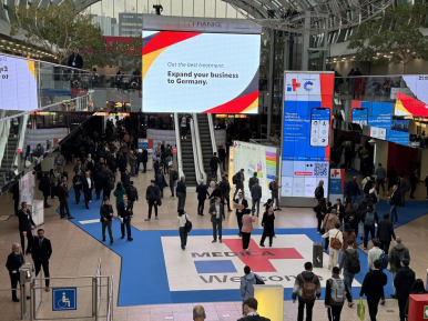 2025Medica | LOCMEDT Intelligent Manufacturing : diagnostics et traitements de précision · Autonomisation grâce à la technologie d'intelligence artificiell